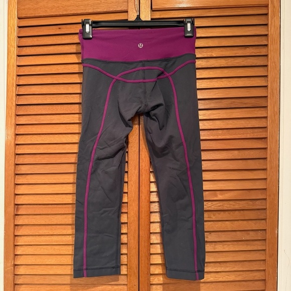 Lululemon Run Full Tilt Crop Purple and Black Leggings Sz 2 - Picture 4 of 6